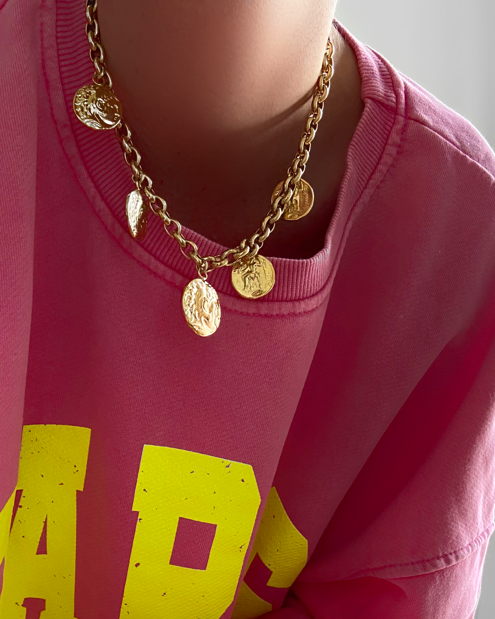 5 MEDAL NECKLACE