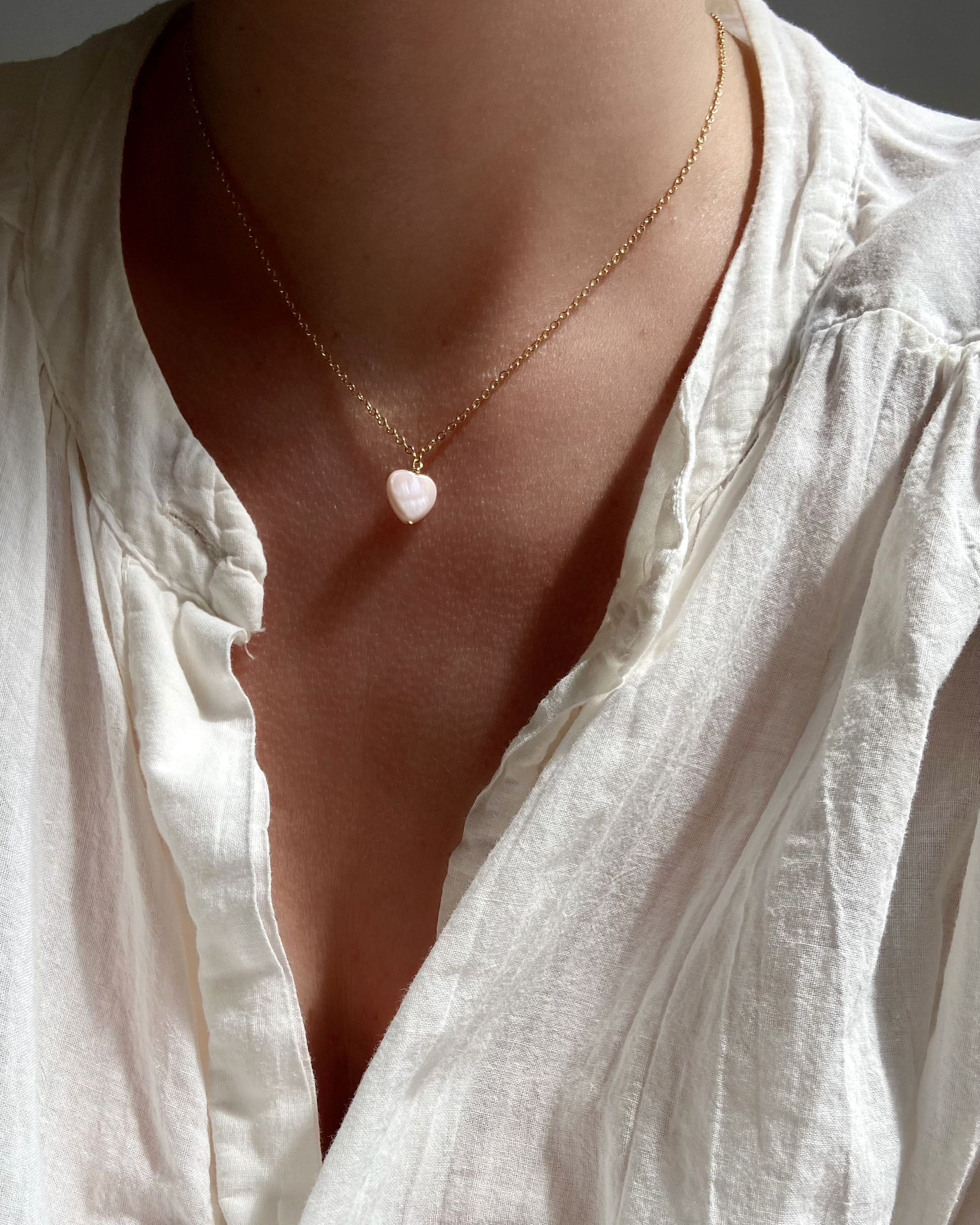 COLLIER LOVE ME