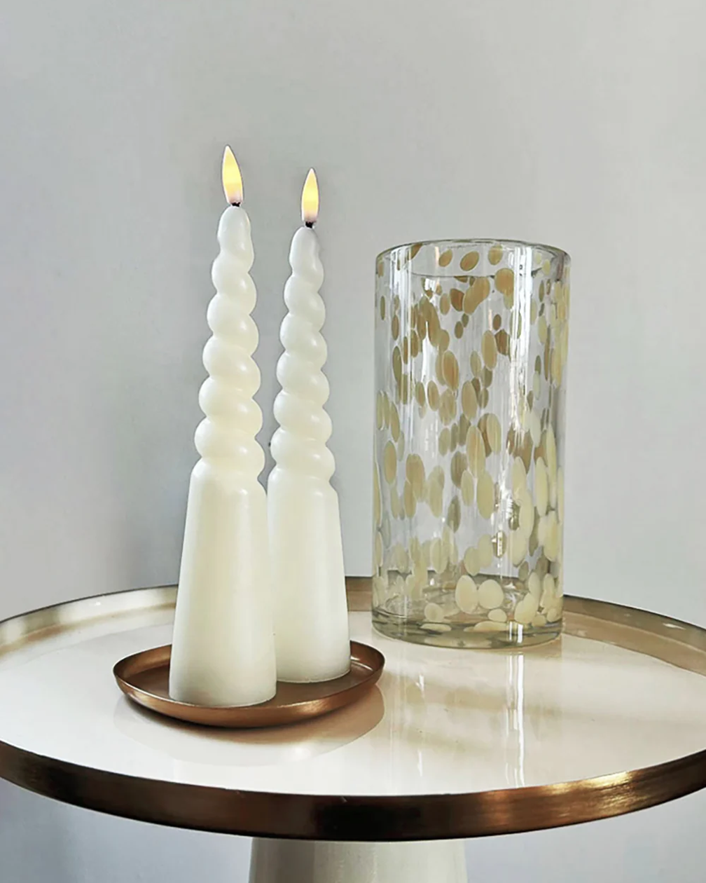 2 TWISTED PILLAR LED CANDLES NATURAL IVORY WAX D5.5 H24.5 CM
