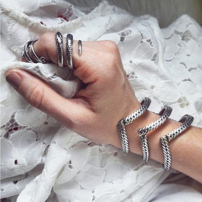 3 ROWS POINTED CUFF