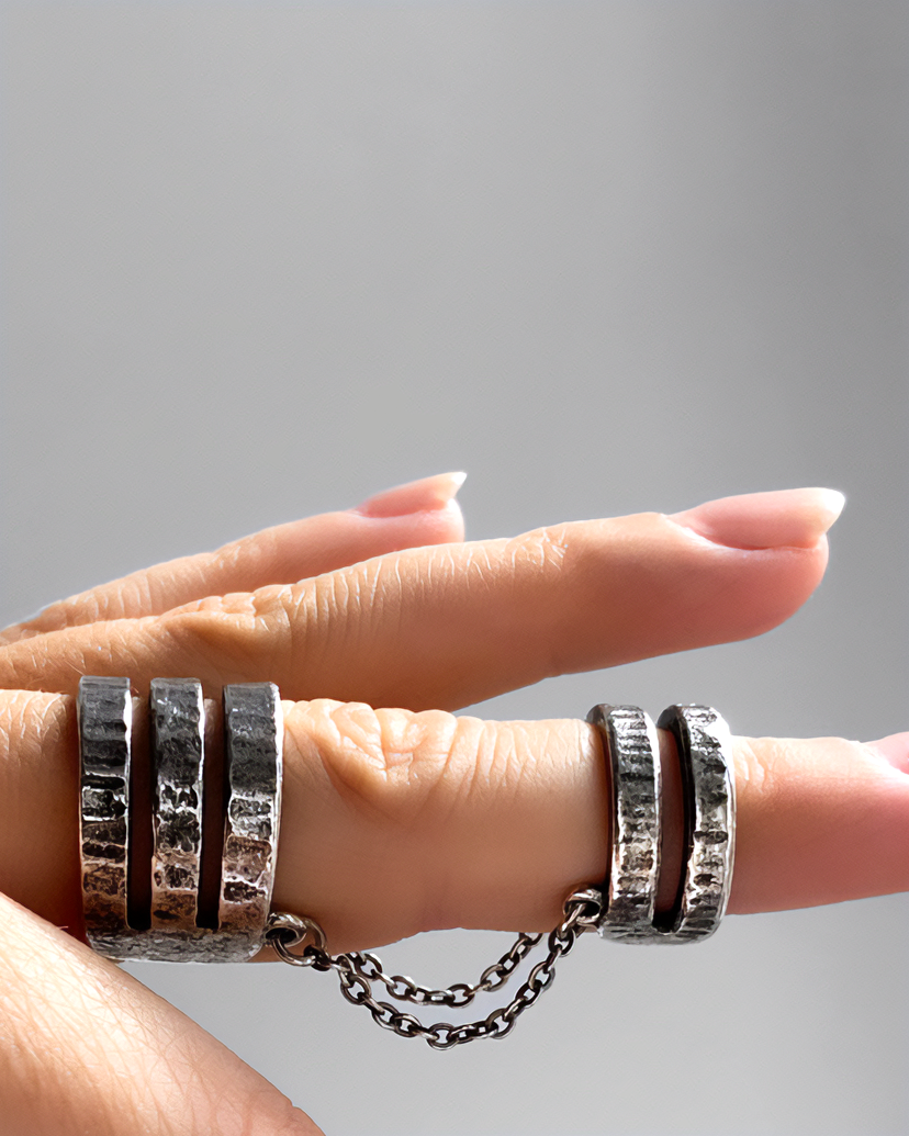 BAGUE ARTICULÉE CISELÉE