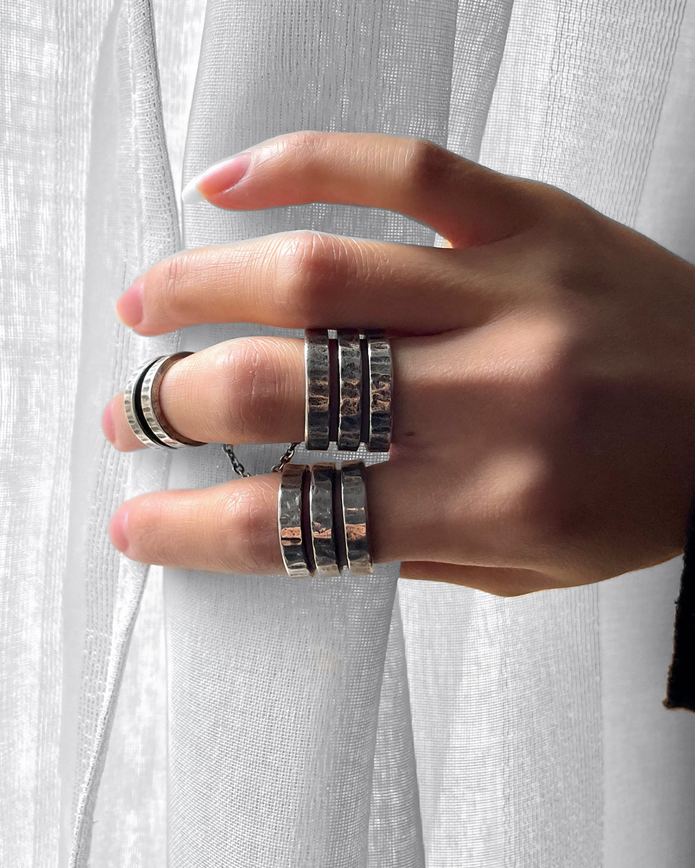 BAGUE ARTICULÉE CISELÉE