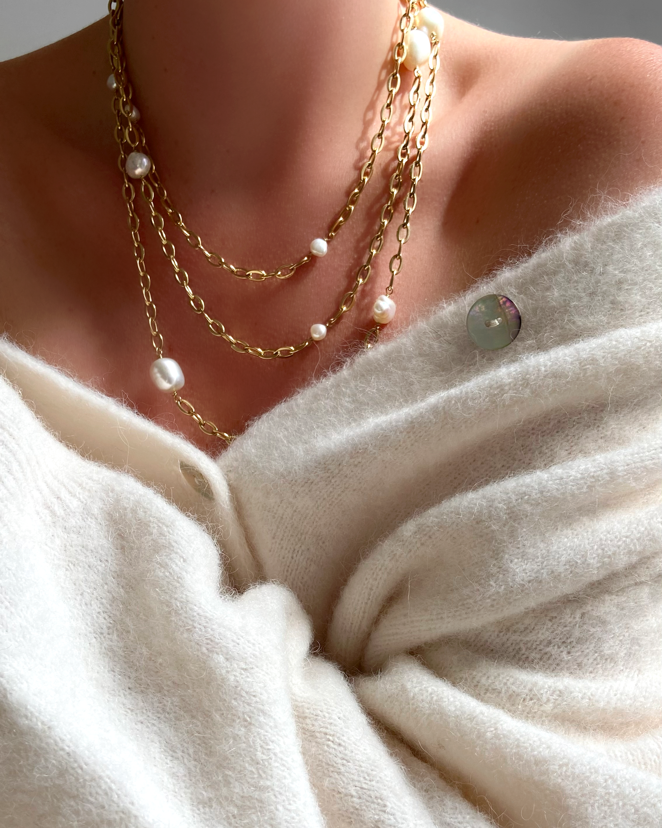 MULTI-PEARLE NECKLACE