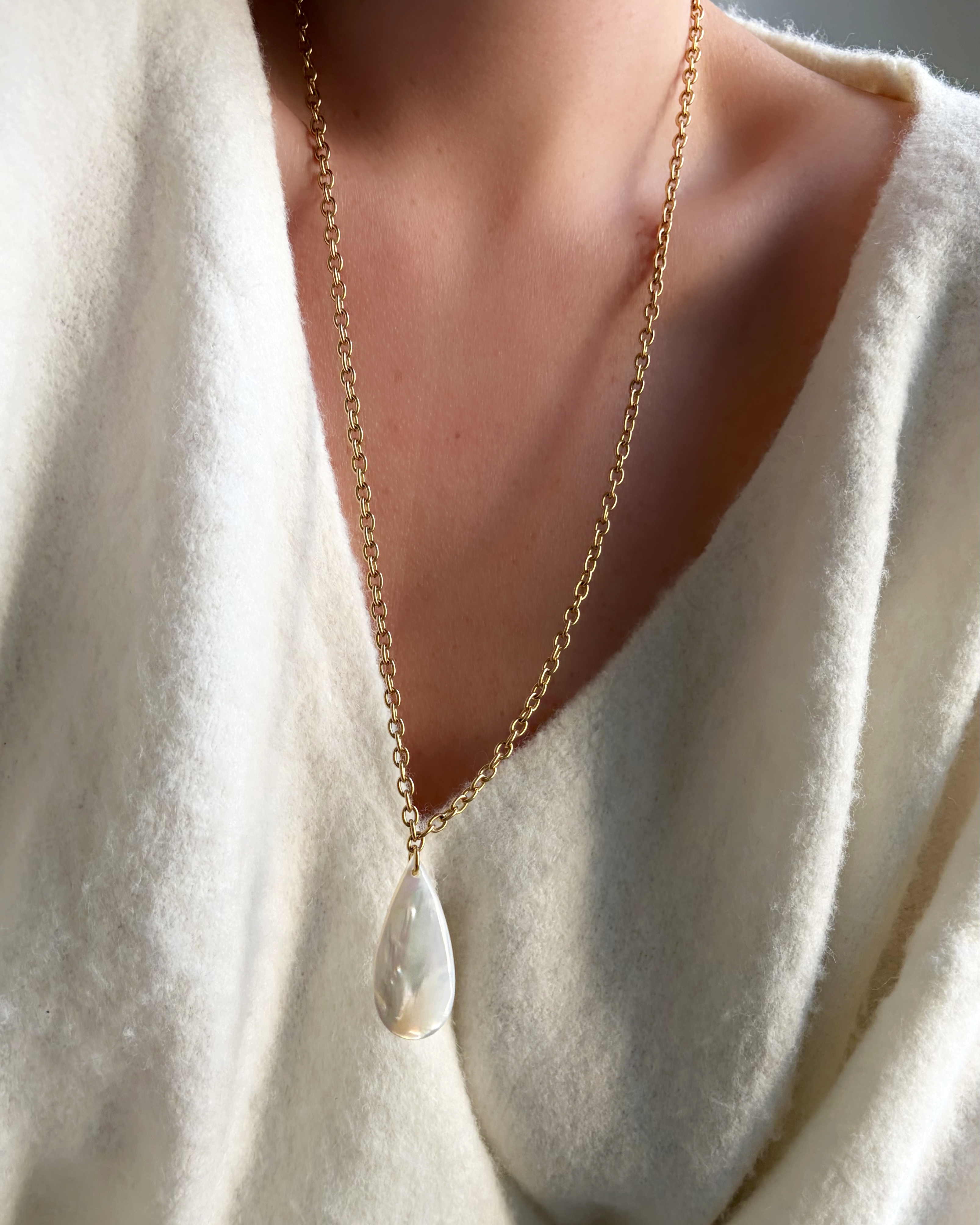 NACRE NECKLACE